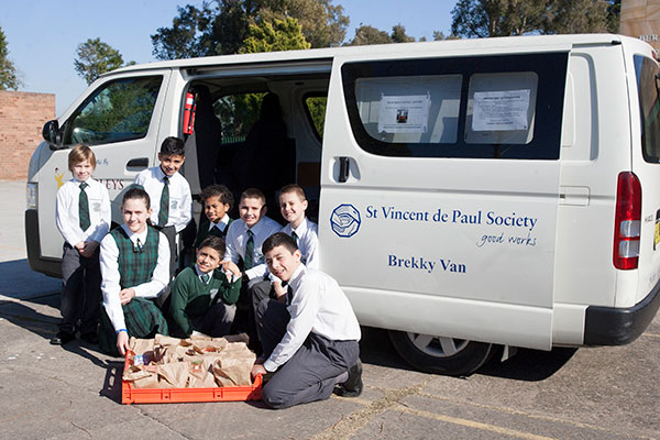 Students at St Peter Chanel Catholic Primary School Regents Park packing the St Vincent de Paul Brekky Van